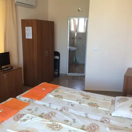 Lunna Pateka Hotel 3*