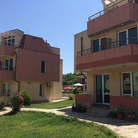 Lunna Pateka 3*